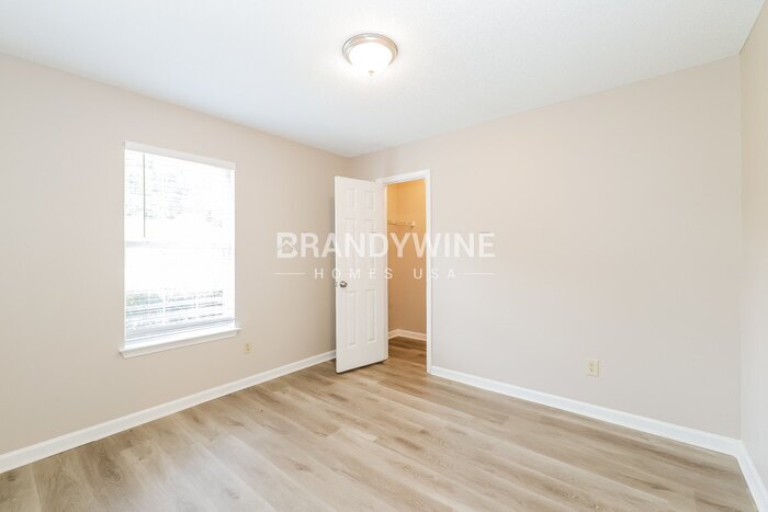Building Photo - 8077 Sandywood Ln