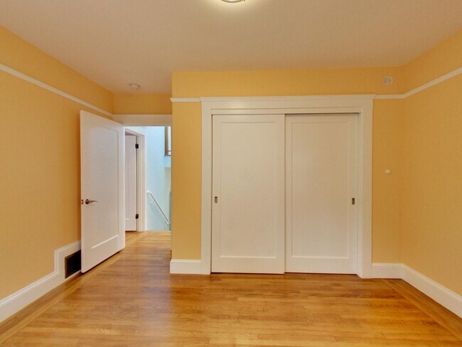 Building Photo - Stunning 4BR/3BA Home with Office, Laundry...