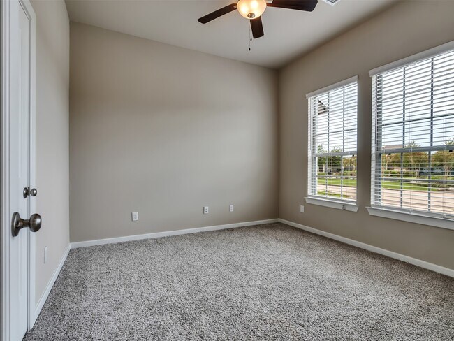 Building Photo - 8510 Amber Bend Dr