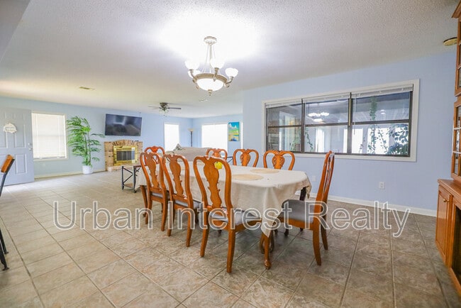 Building Photo - 424 Beach Dr