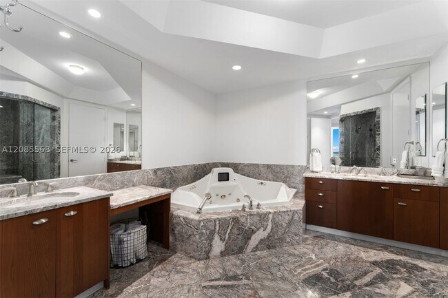 Building Photo - 16047 Collins Ave