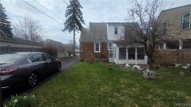 Building Photo - 1 Cresthaven Dr