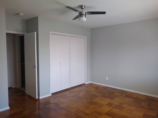 Building Photo - 8601 Manchester Rd