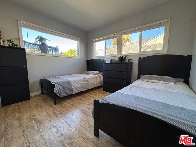 Building Photo - 10148 Gothic Ave