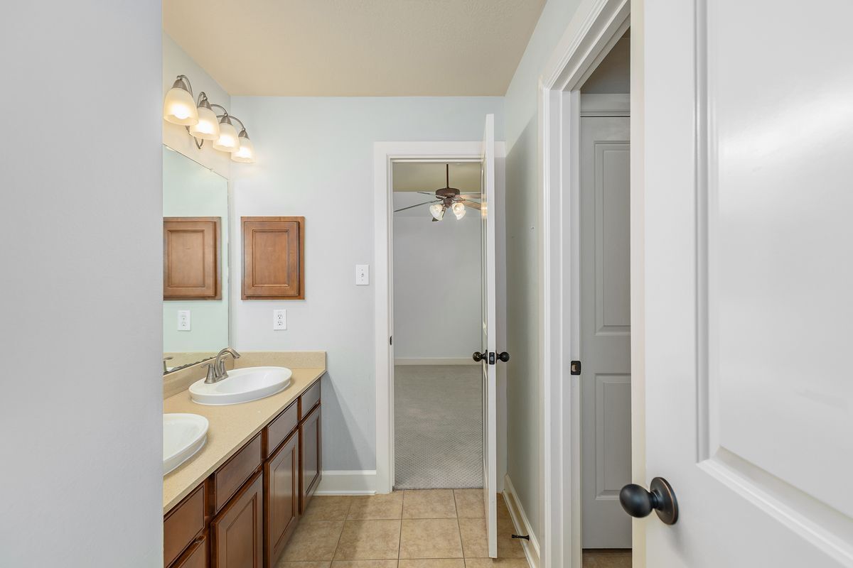 Building Photo - 27 N Arrow Canyon Cir