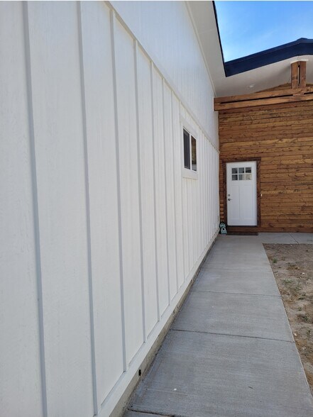Building Photo - 127 N 4th E