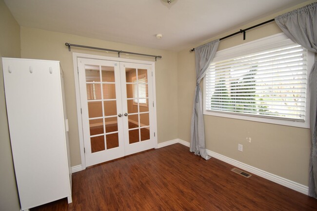 Building Photo - 1373 S 200 E