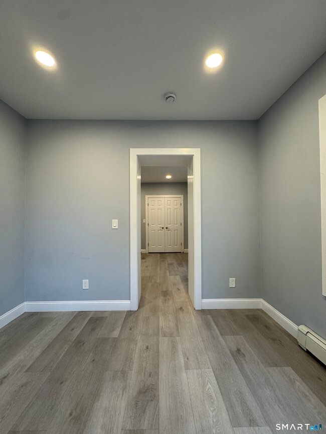 Building Photo - 40 Clarks Hill Ave