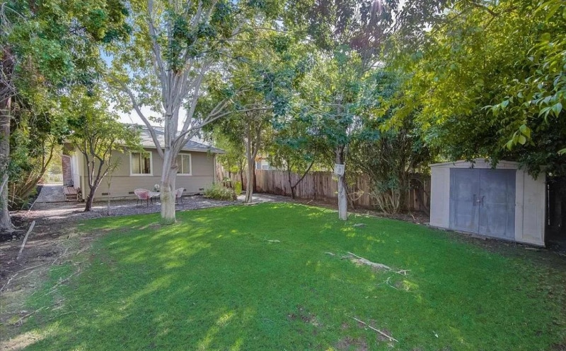 Building Photo - 2052 Colony St