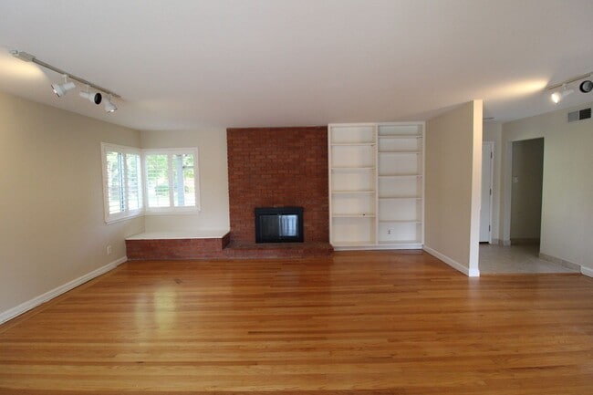 Building Photo - Concord/ Walnut Creek Border! 2172 sq ft home on Huge lot with swimming pool!