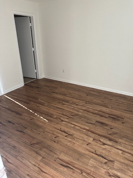 Building Photo - 271 Alexandra Dr