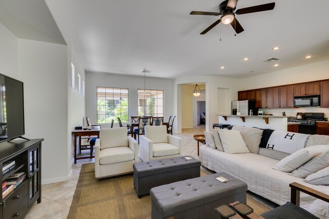 Building Photo - Elegant 3Bedroom/2.5Bath Furnished Home with Casita in Anthem Country Club