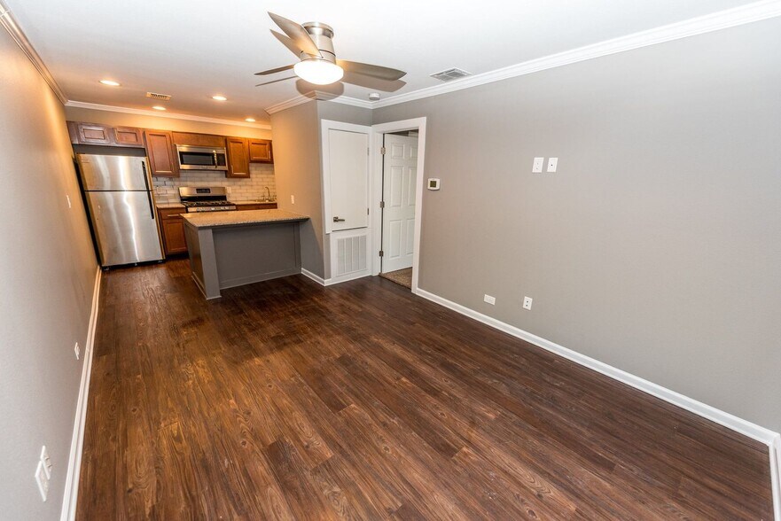 Interior Photo - Axiom Apartments