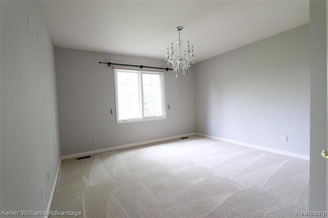 Building Photo - 18547 Clairmont Cir E