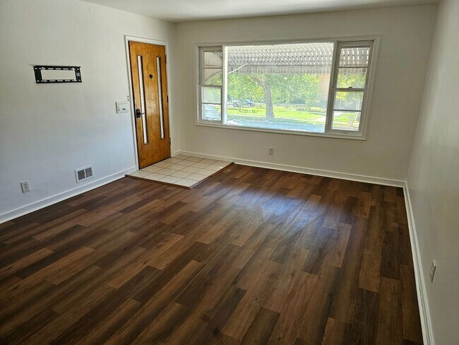 Building Photo - 1300 E Duplex