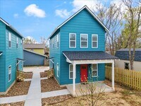 Building Photo - Cottage close to downtown and U of A.