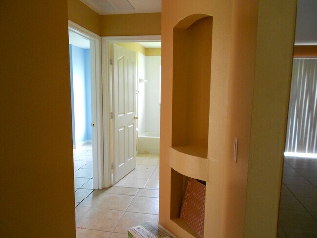 Building Photo - 3/2/2 with home with 1412 living sqft is c...