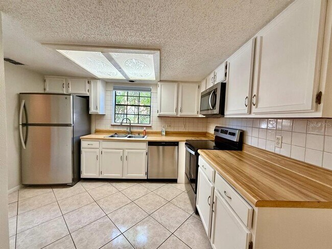 Building Photo - 3416 Sunrise Villas Ct N