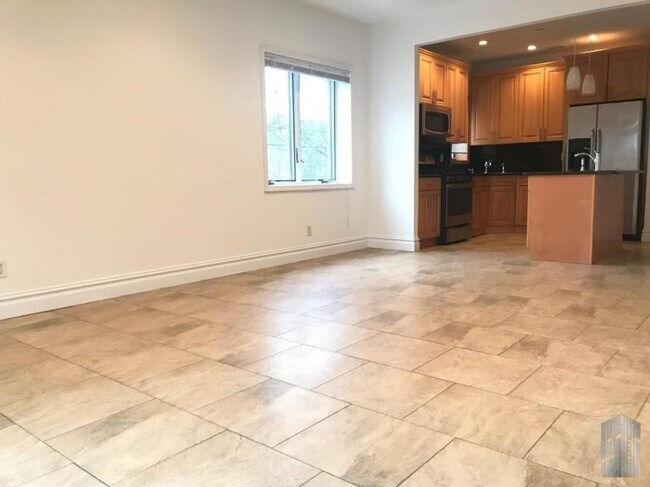 Building Photo - 3 bedroom in BROOKLYN NY 11225
