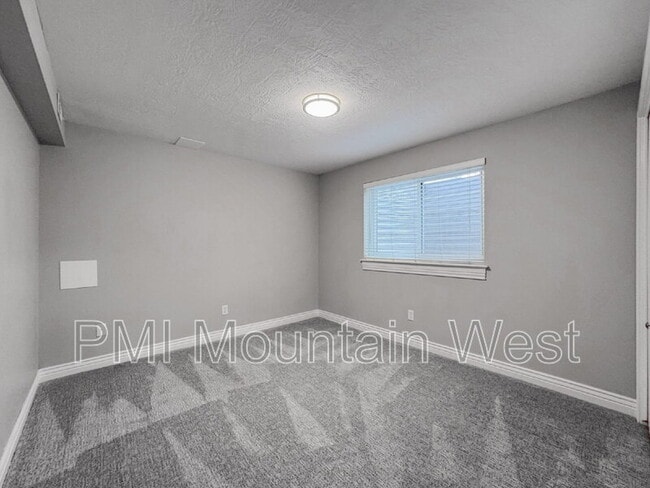 Building Photo - 499 N 200 W