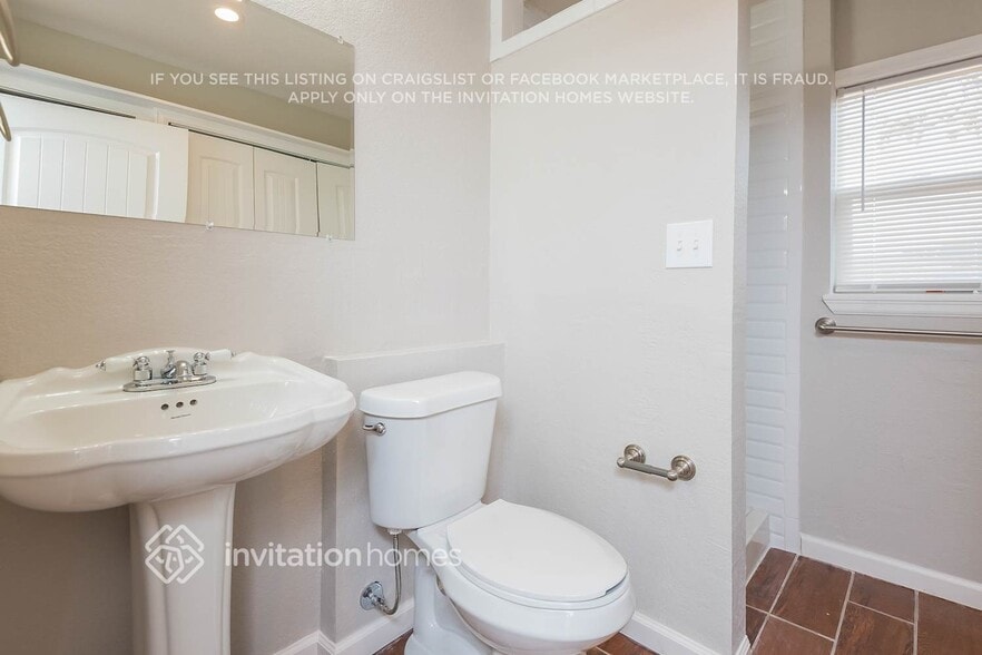 Building Photo - 10764 Eudora Cir