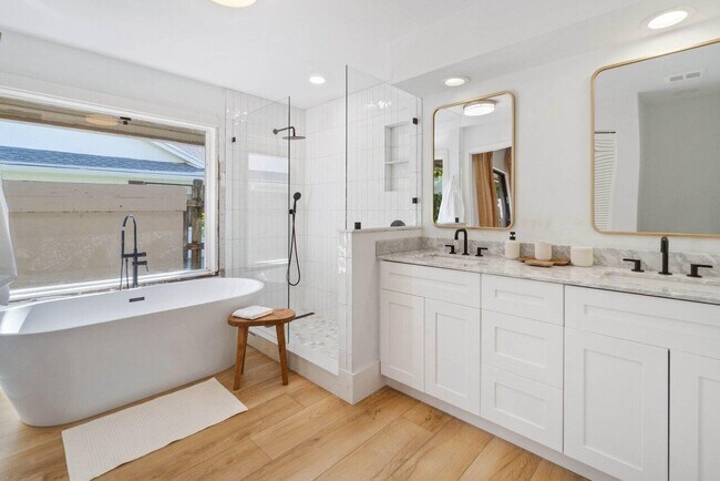 Building Photo - 13471 Barberry Dr