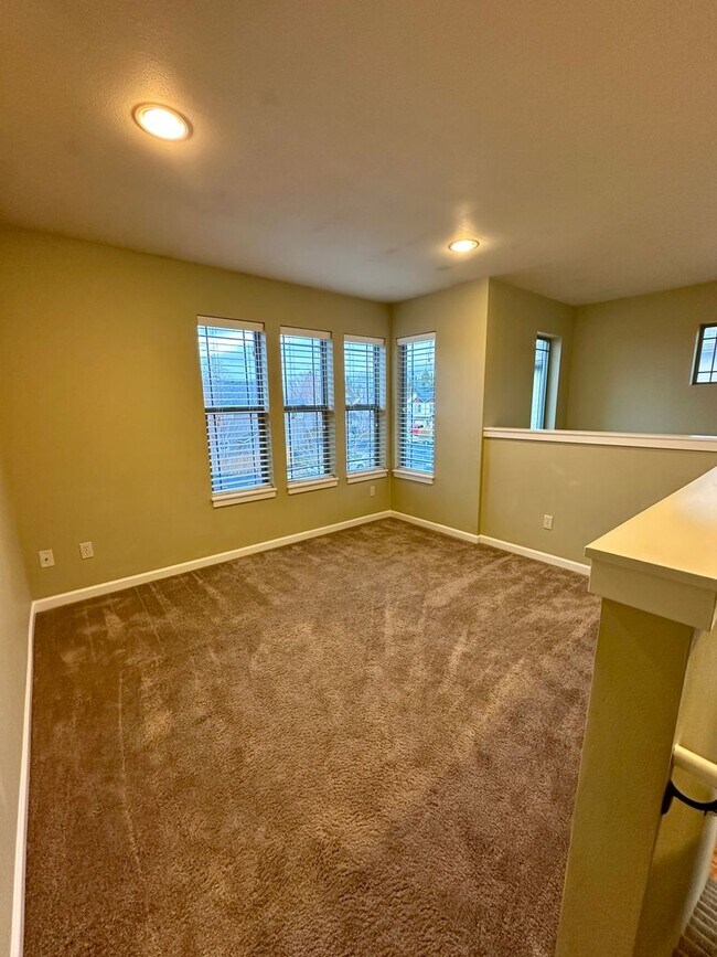 Building Photo - K1021