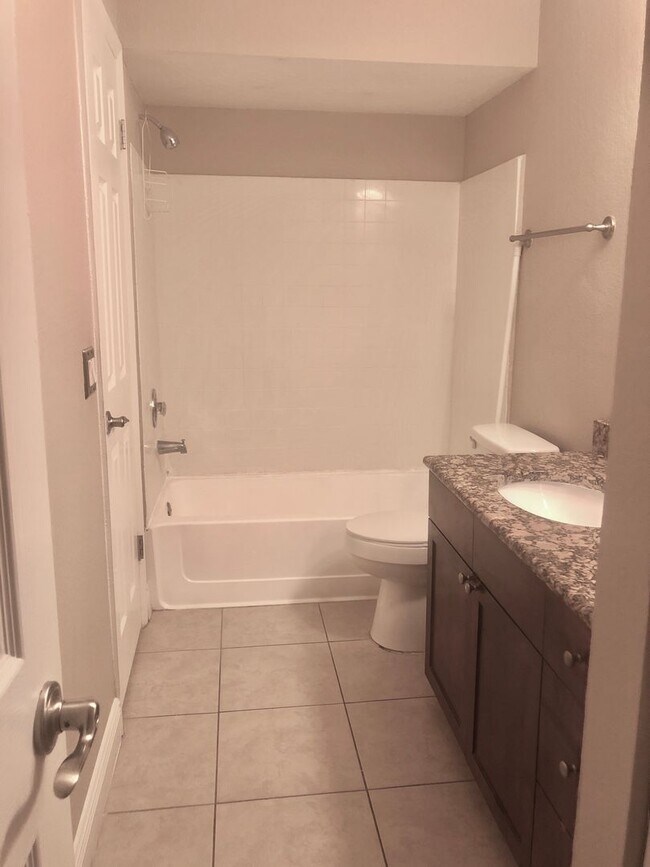 Building Photo - APARTMENT FOR RENT IN THE BEST AREA OF ORLANDO