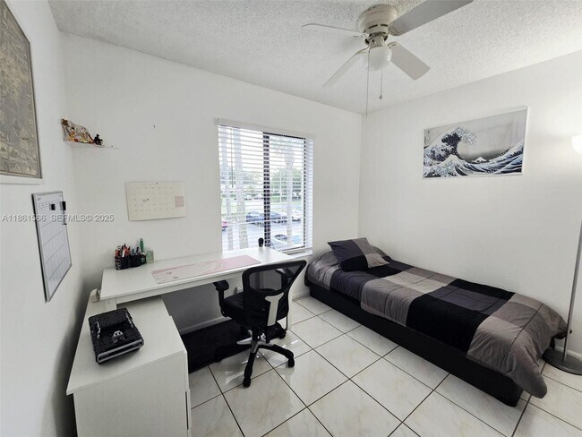 Building Photo - 1102 Green Pine Blvd