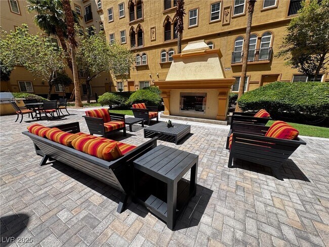 Building Photo - 2405 W Serene Ave