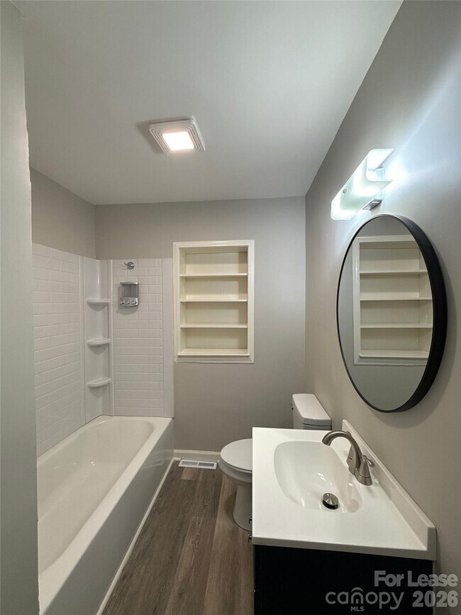 Building Photo - 2745 Dogwood Ave