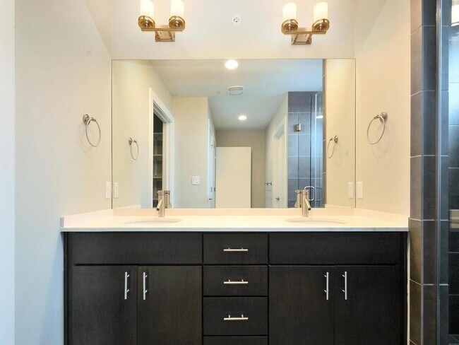 Building Photo - 2612 W 12th St