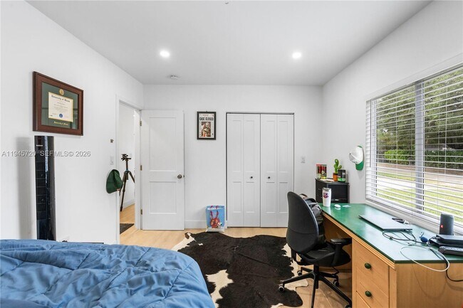 Building Photo - 5854 SW 62nd St