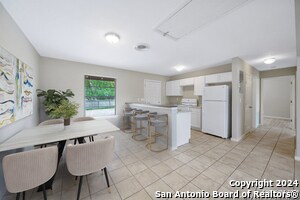Building Photo - 306 E Cheryl Dr