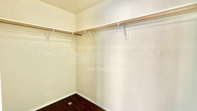 Building Photo - 302 Ashlin Ct