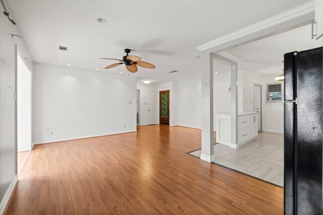 Building Photo - 2824 Briarhurst Dr