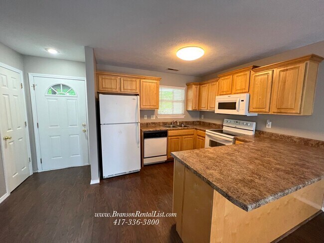 Building Photo - Newly Remodeled 3BR/2BA
