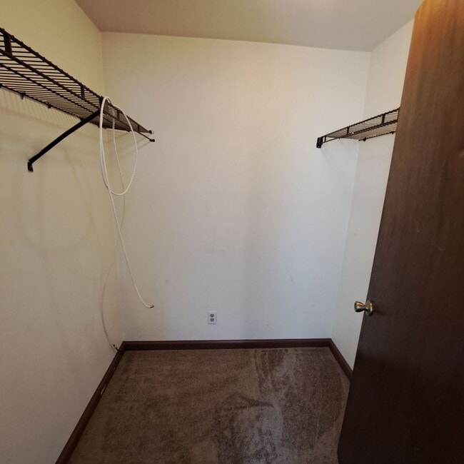 Building Photo - 708 DINWID