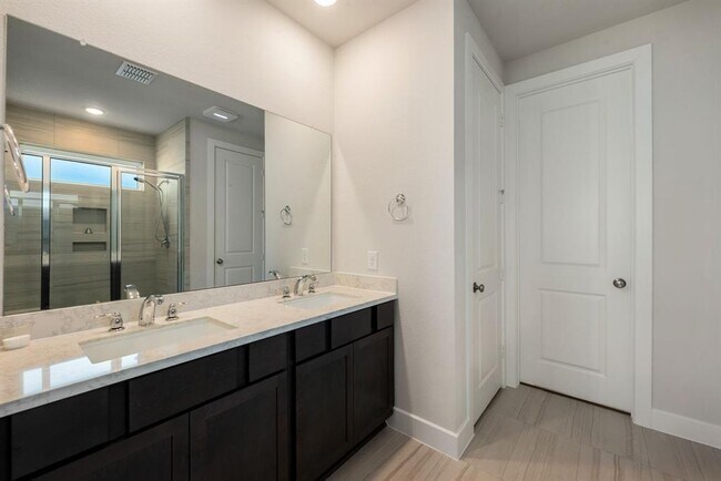 Building Photo - 20914 Kadefield Dr