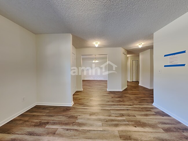 Building Photo - 2661 Fox Creek Dr E