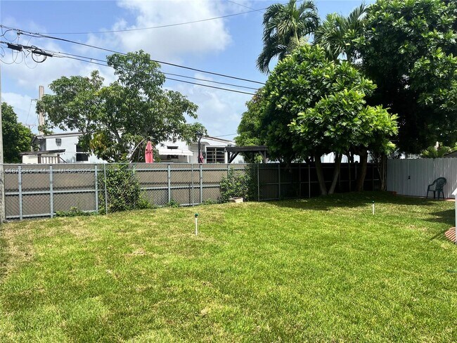 Building Photo - 3310 SW 82nd Ave