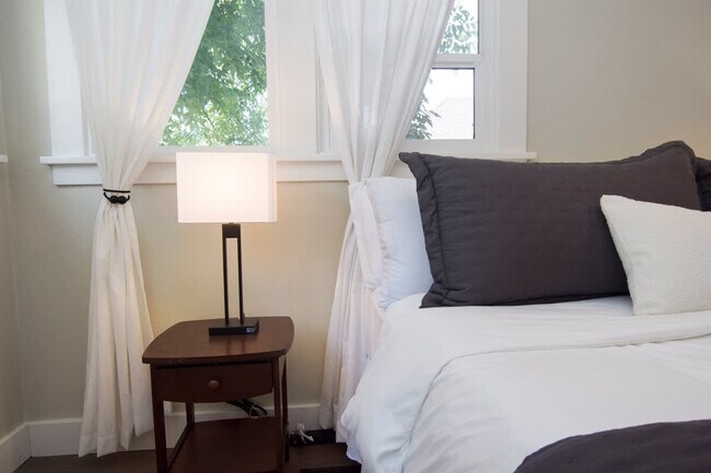 Building Photo - 1924 Cleveland Blvd