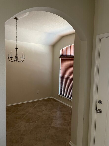 Flex room - 4606 Lookout Mountain Ln