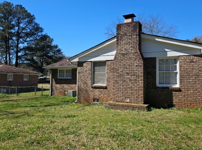 Building Photo - 6116 Evans Dr