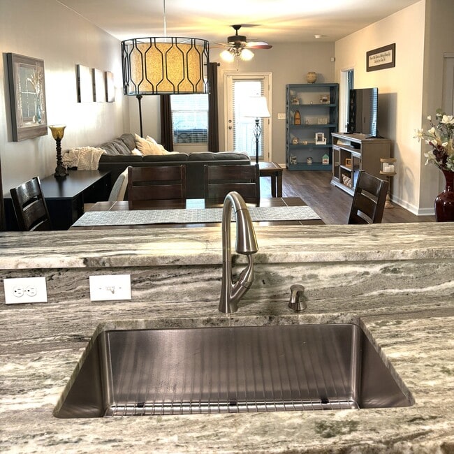 Building Photo - 6253 Catalina Dr