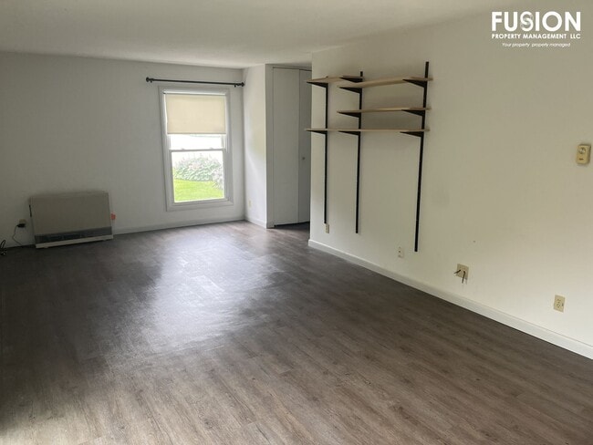 Building Photo - Bright 2-Bedroom Home Near Oakledge Park w/Pool!