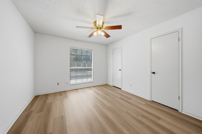 Building Photo - 7350 Kirby Dr