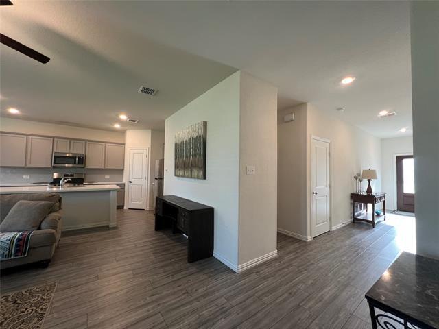 Building Photo - 305 Hackberry St