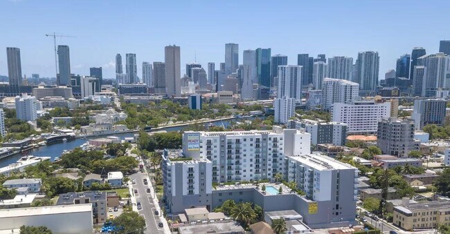 Building Photo - 729 Northwest Dr