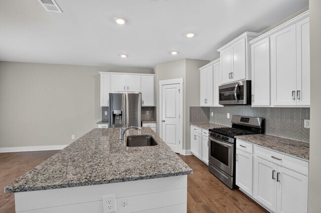 Building Photo - 4787 Wellesley Dr